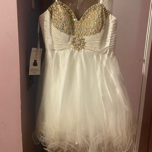 White / Gold Prom dress ** BRAND NEW** 🤍💛